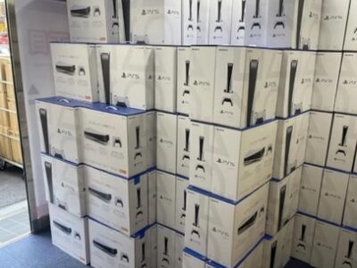 Lot, Sony PS5, iPhone 16, Samsung S25,