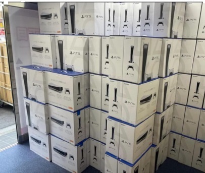 Lot, Sony PS5, iPhone 16, Samsung S25,