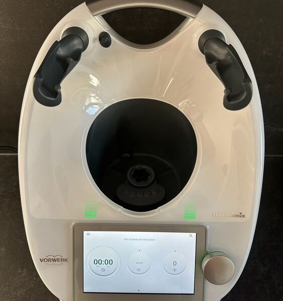 Thermomix TM6 avec de nombreux accessoires
