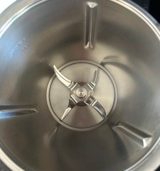 Thermomix TM6 avec de nombreux accessoires
